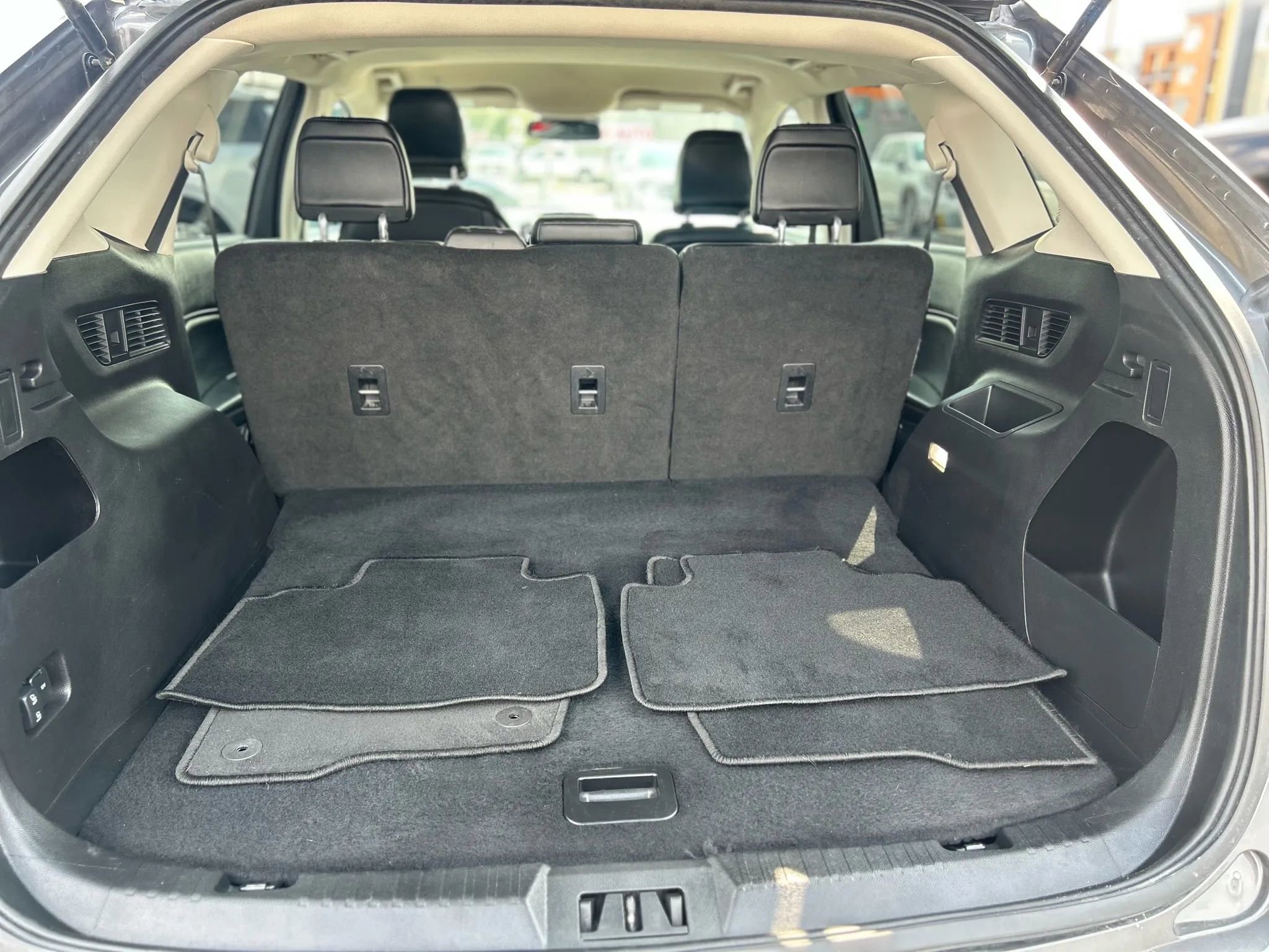 Used 2024 Ford Edge SEL image 13