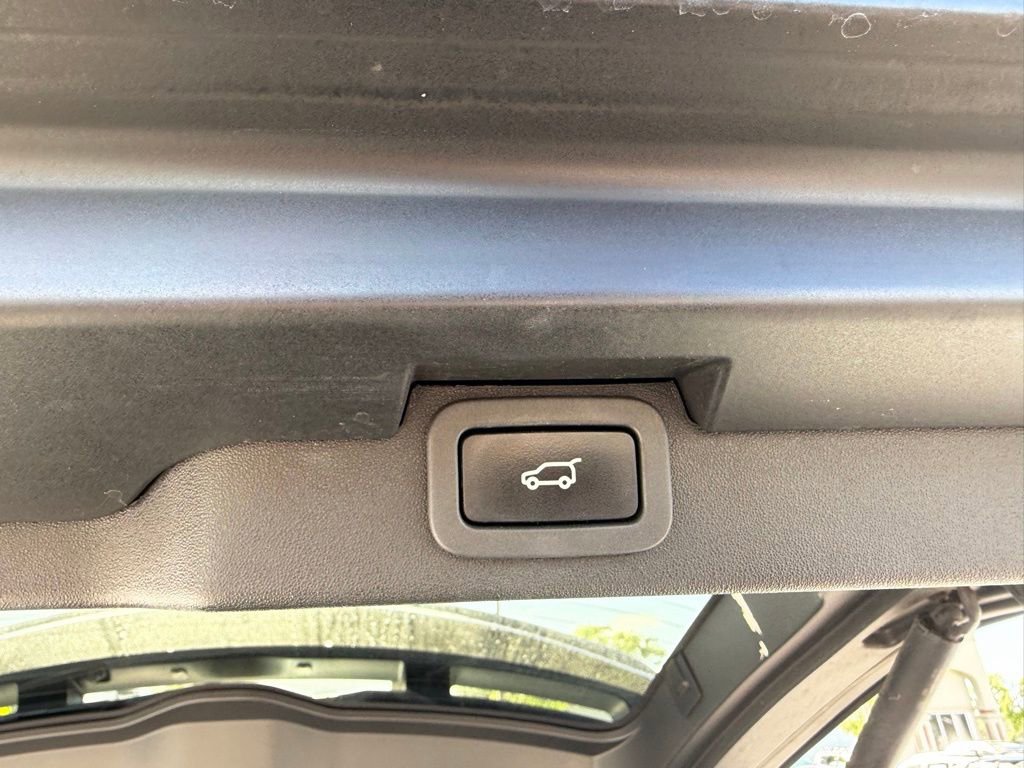 Used 2018 Land Rover Discovery HSE image 8