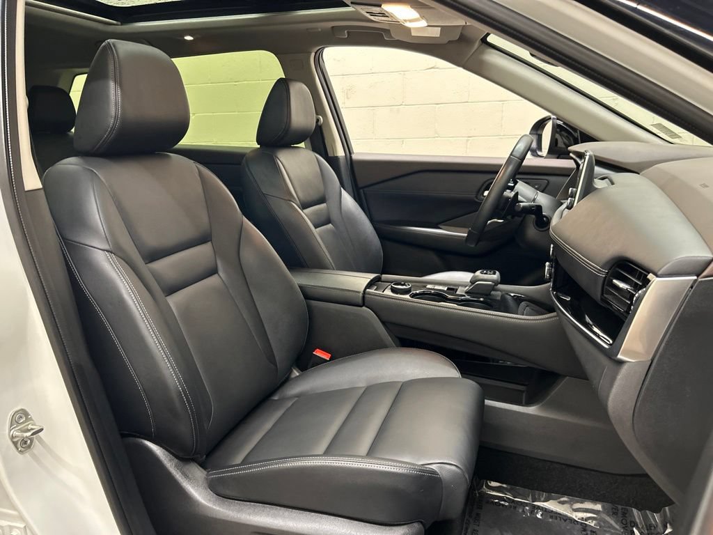 Used 2023 Nissan Rogue SL AWD/4WD image 10