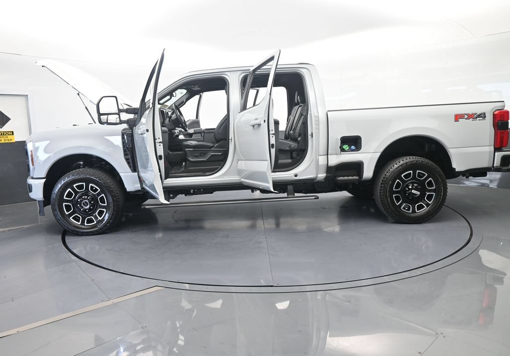 Used 2026 Ford F350 Platinum w/ FX4 Off-Road Package AWD/4WD image 89