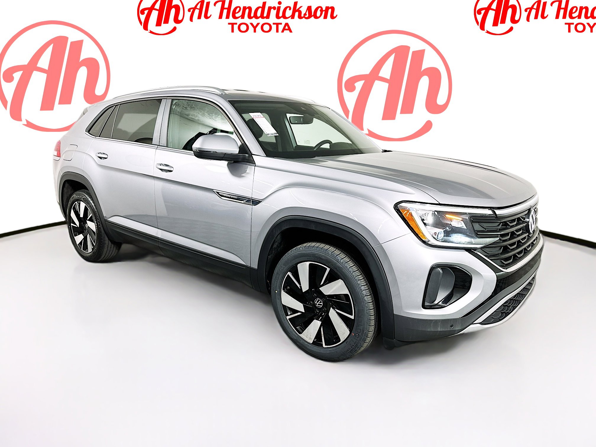 Used 2024 Volkswagen Atlas Cross Sport SE image 1