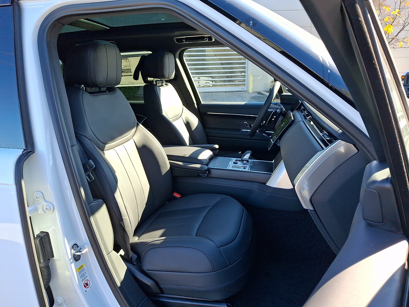New 2027 Land Rover Range Rover SE AWD/4WD image 3