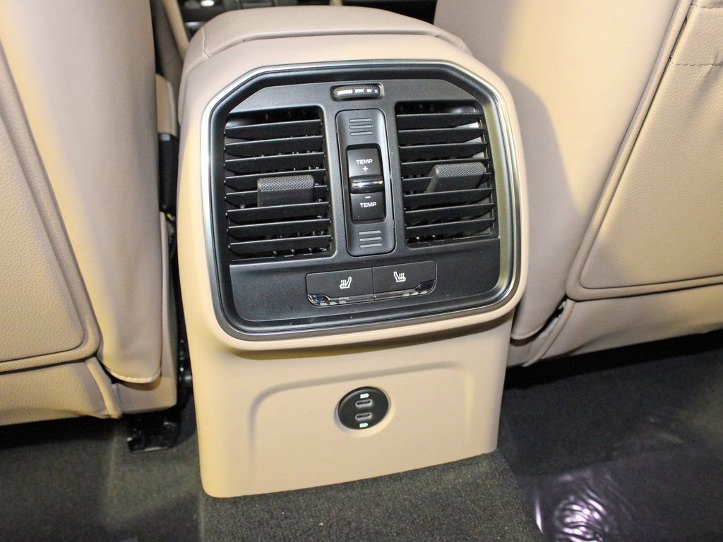 Certified 2025 Porsche Macan image 34