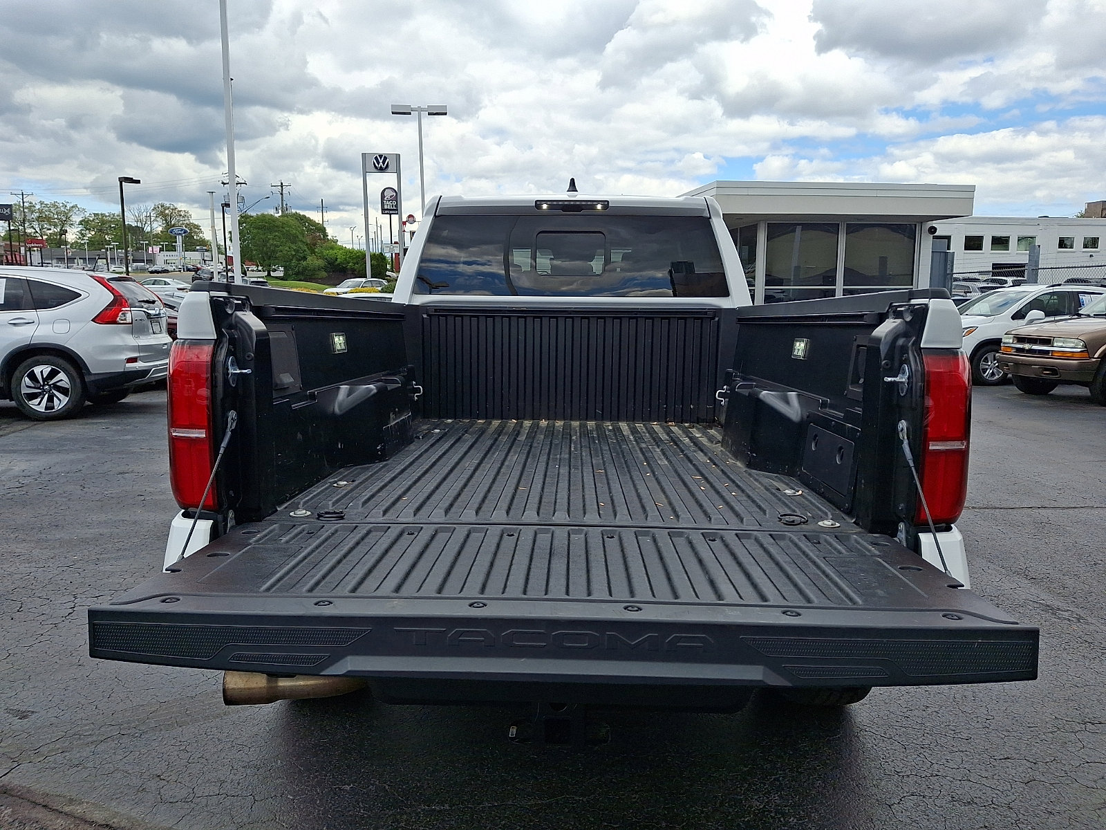 Used 2024 Toyota Tacoma TRD Sport w/ TRD Sport Upgrade Package AWD/4WD image 28