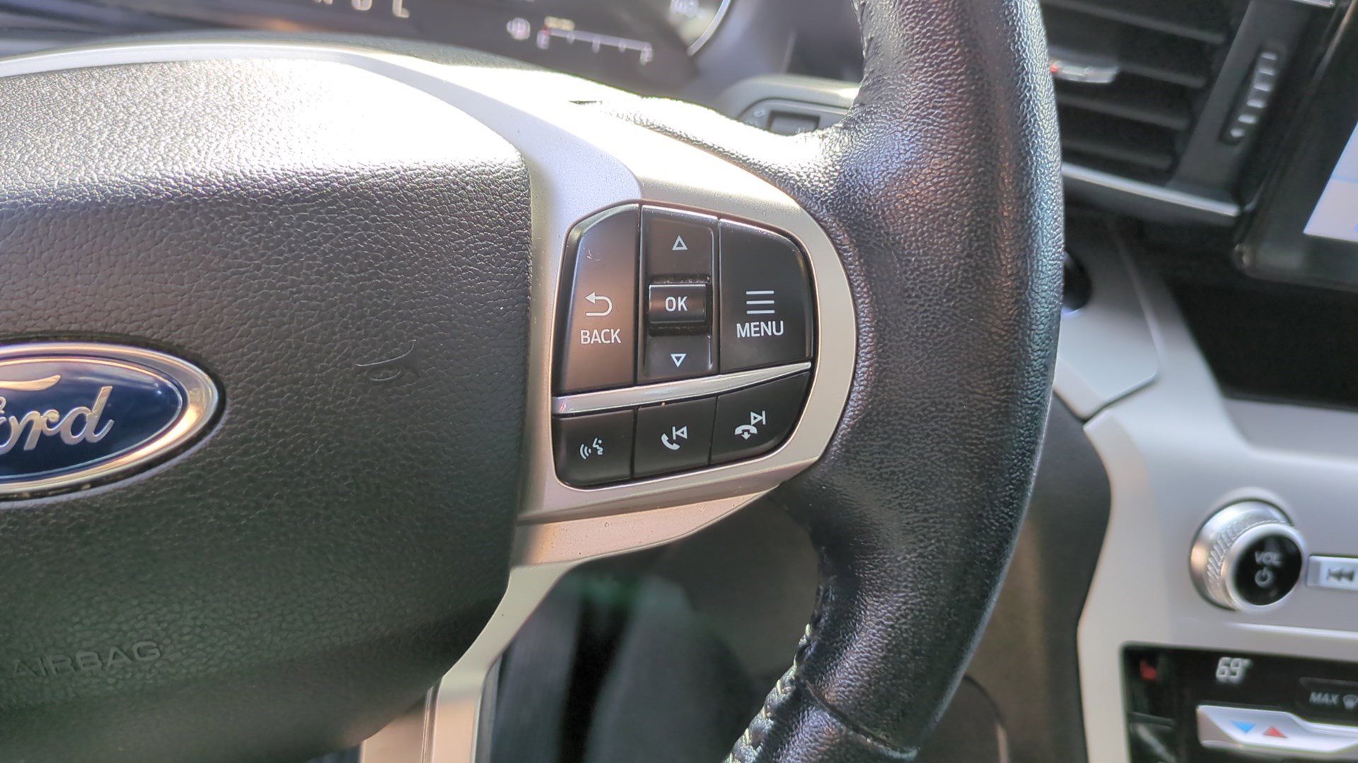 Used 2021 Ford Explorer XLT w/ Equipment Group 202A image 19