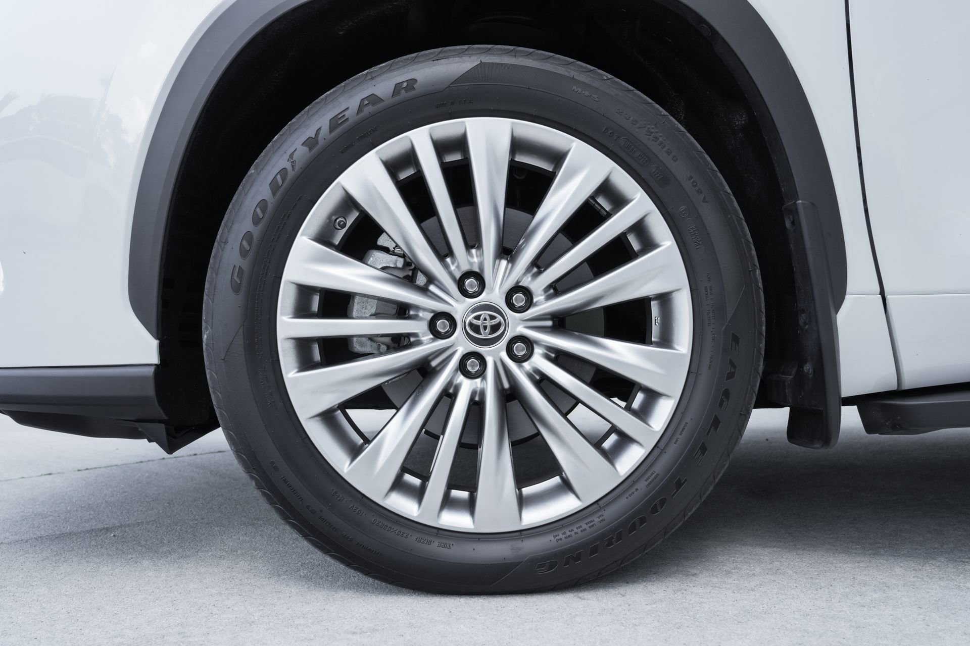 Used 2024 Toyota Highlander Platinum image 14