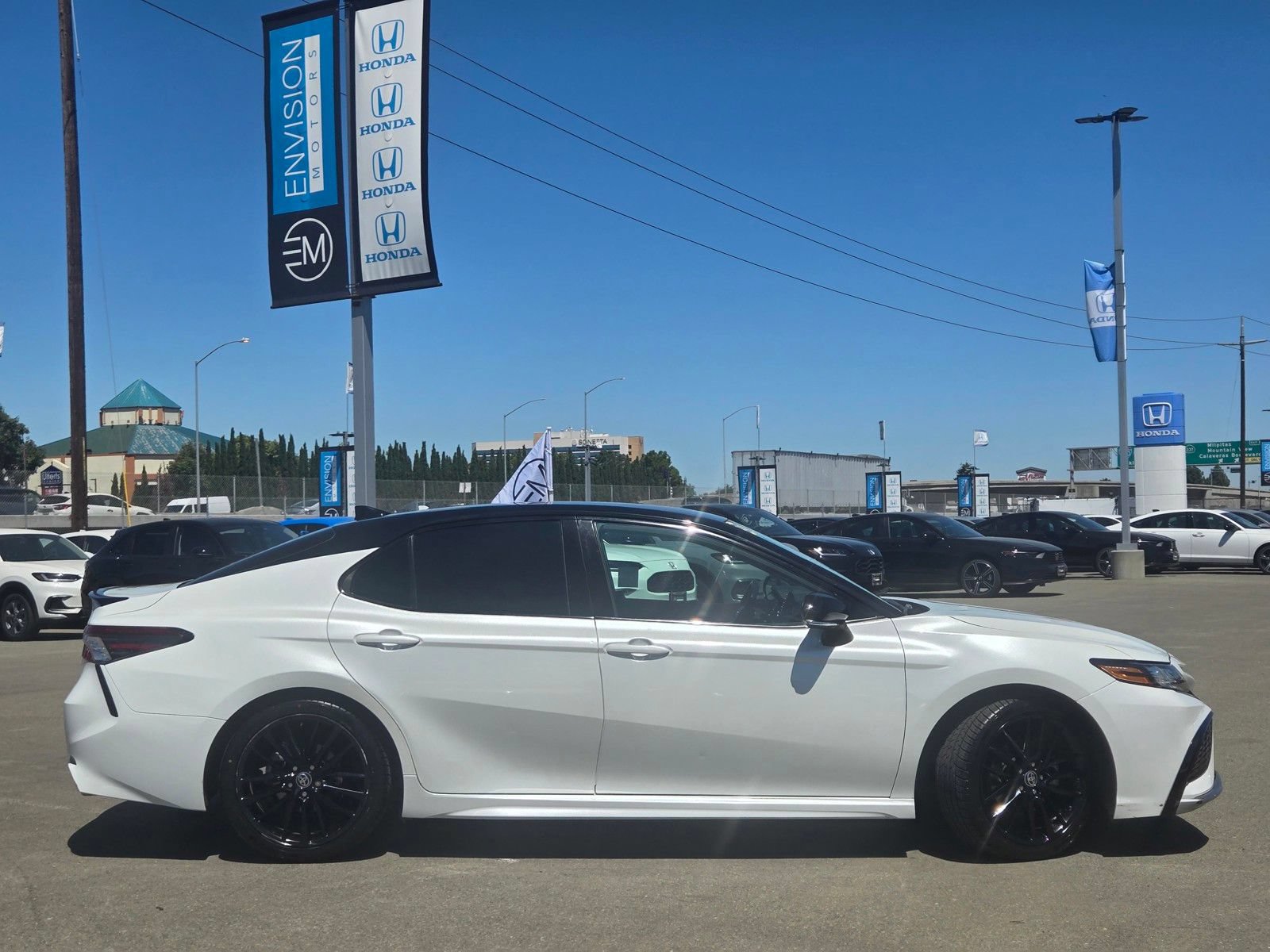 Used 2023 Toyota Camry XSE FWD image 8