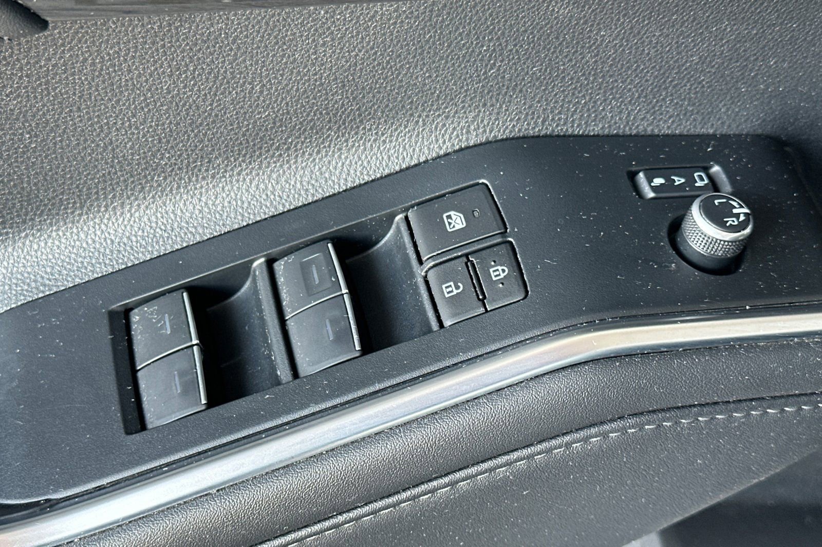 Used 2024 Toyota Highlander Limited image 13