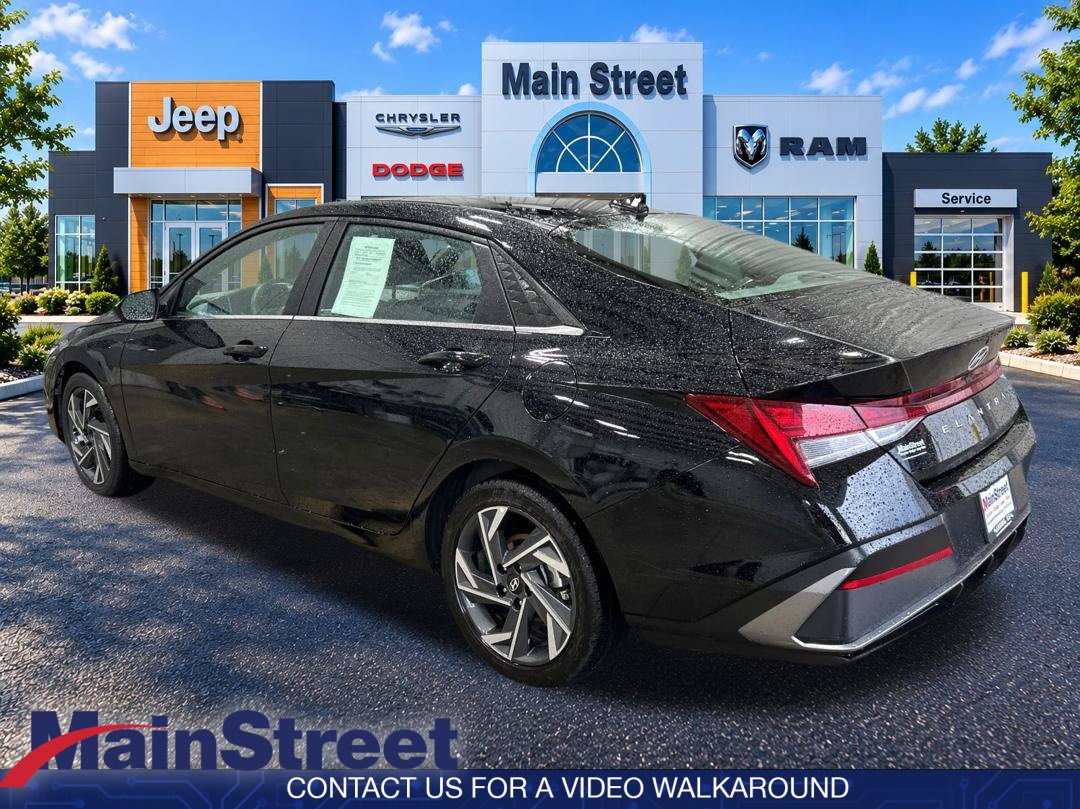 Used 2025 Hyundai Elantra SEL FWD image 3