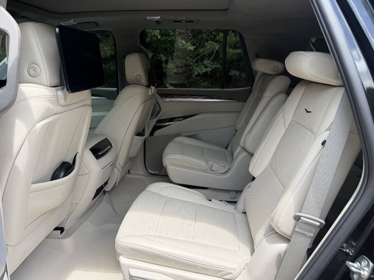 Used 2026 Cadillac Escalade Platinum Sport w/ LPO, ONYX Package AWD/4WD image 14