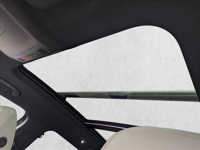 Used 2021 Volkswagen Tiguan SE R-Line image 15