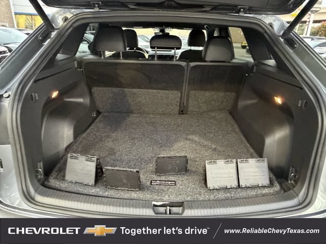 Used 2020 Volkswagen Atlas Cross Sport SEL R-Line AWD/4WD image 36