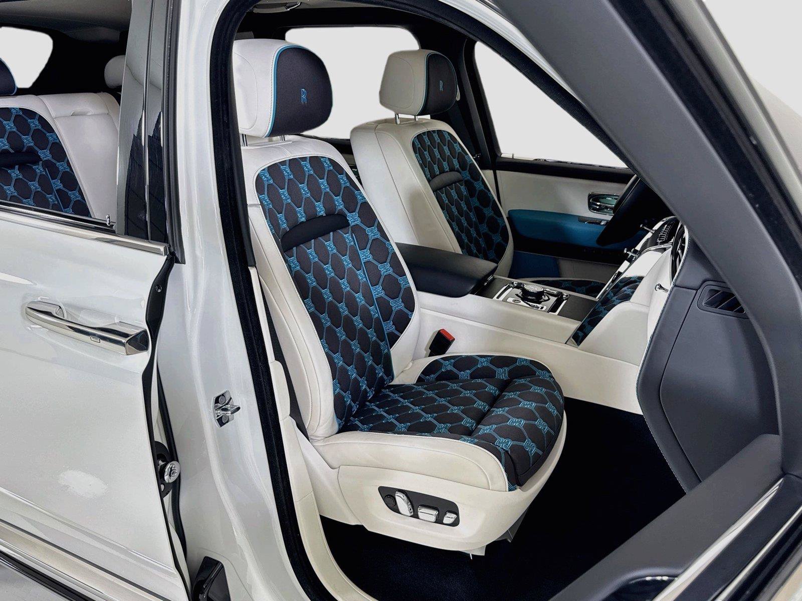 Used 2025 Rolls-Royce Cullinan AWD/4WD image 36