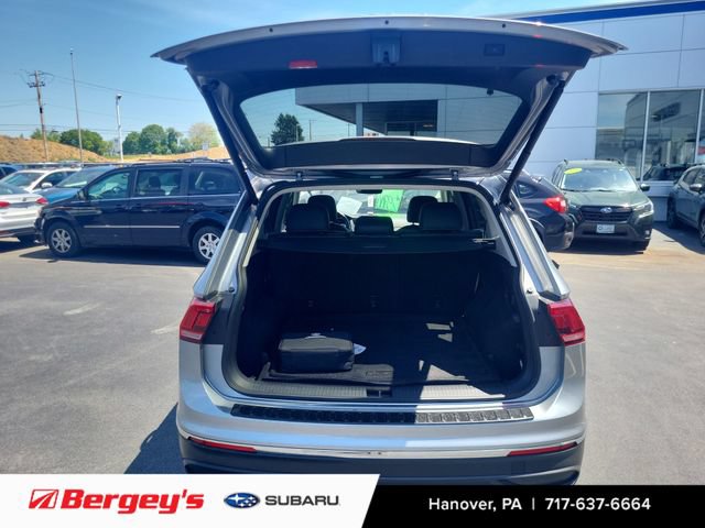 Used 2024 Volkswagen Tiguan SE w/ Panoramic Sunroof Package AWD/4WD image 13
