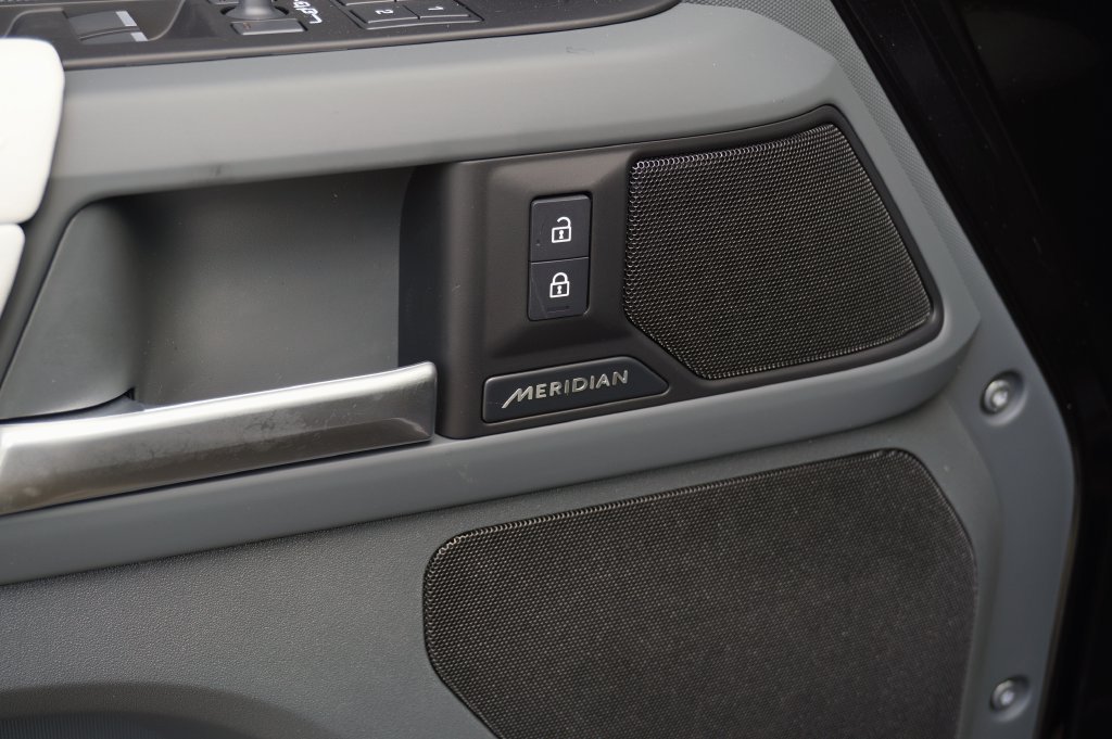 New 2026 Land Rover Defender 110 S AWD/4WD image 10