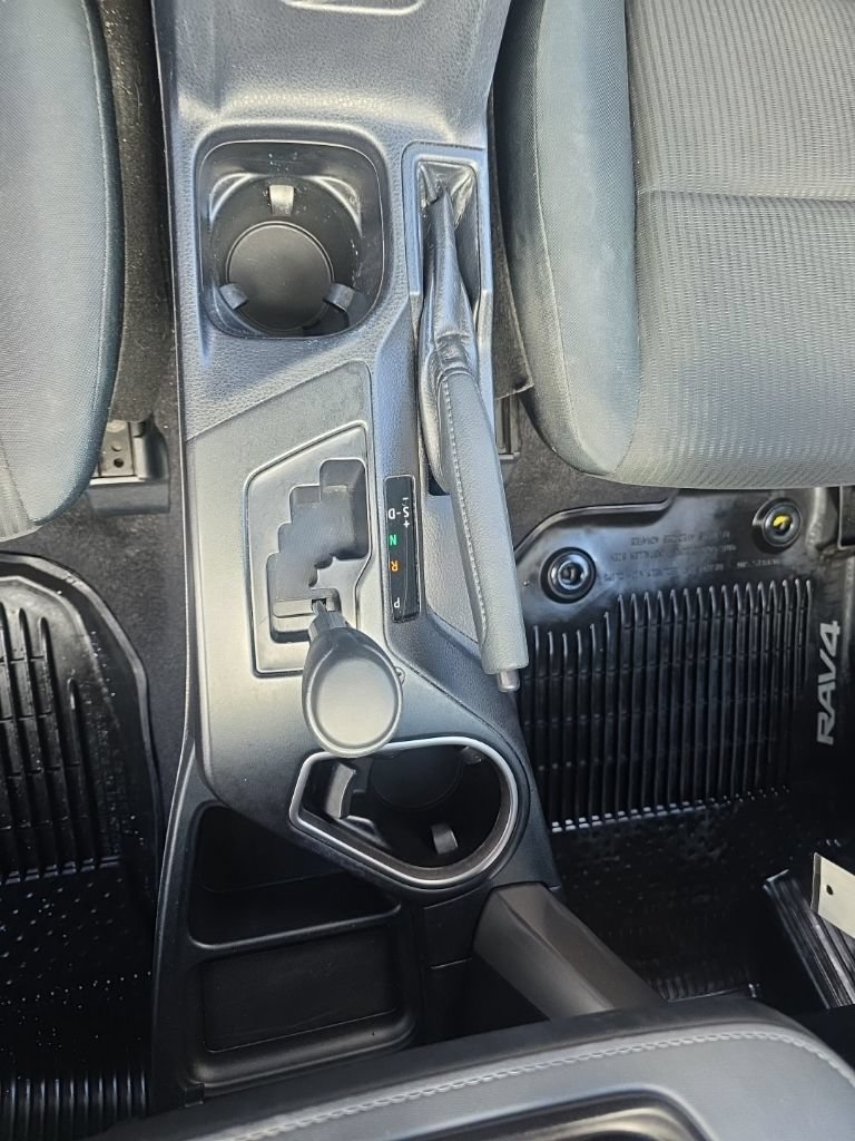 Used 2018 Toyota RAV4 LE w/ All Weather Liner Package FWD image 36