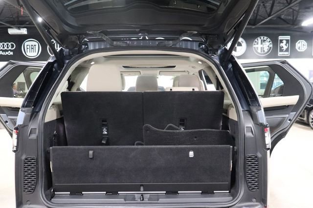 Used 2019 Land Rover Discovery SE image 17