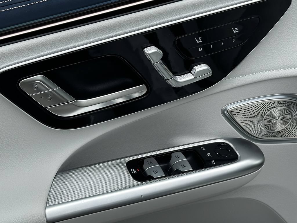 New 2026 Mercedes-Benz EQE 320 4MATIC SUV image 12