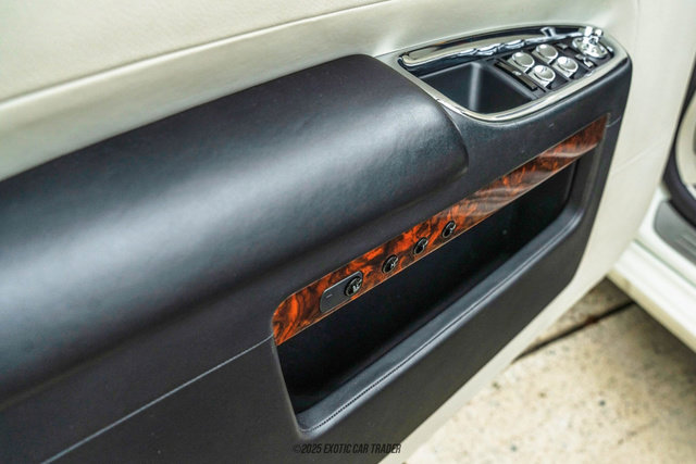 Used 2015 Rolls-Royce Ghost image 37