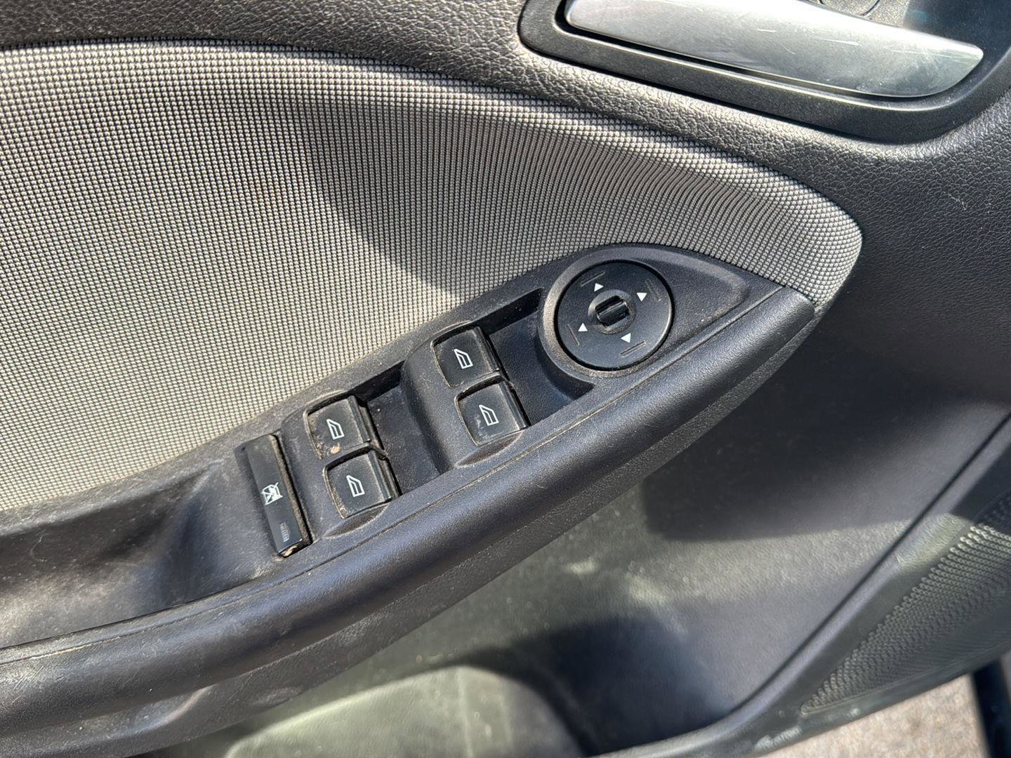 Used 2014 Ford Focus SE image 12