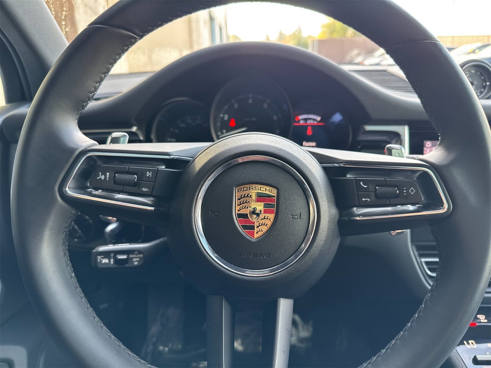 Used 2025 Porsche Macan image 26