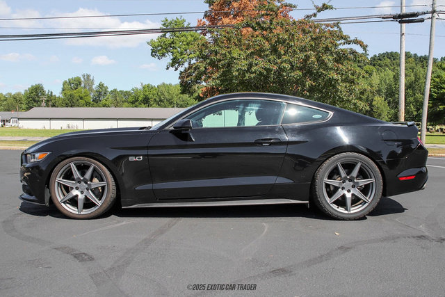 Used 2017 Ford Mustang GT image 3