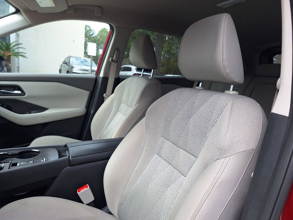 Used 2025 Nissan Rogue SV image 11