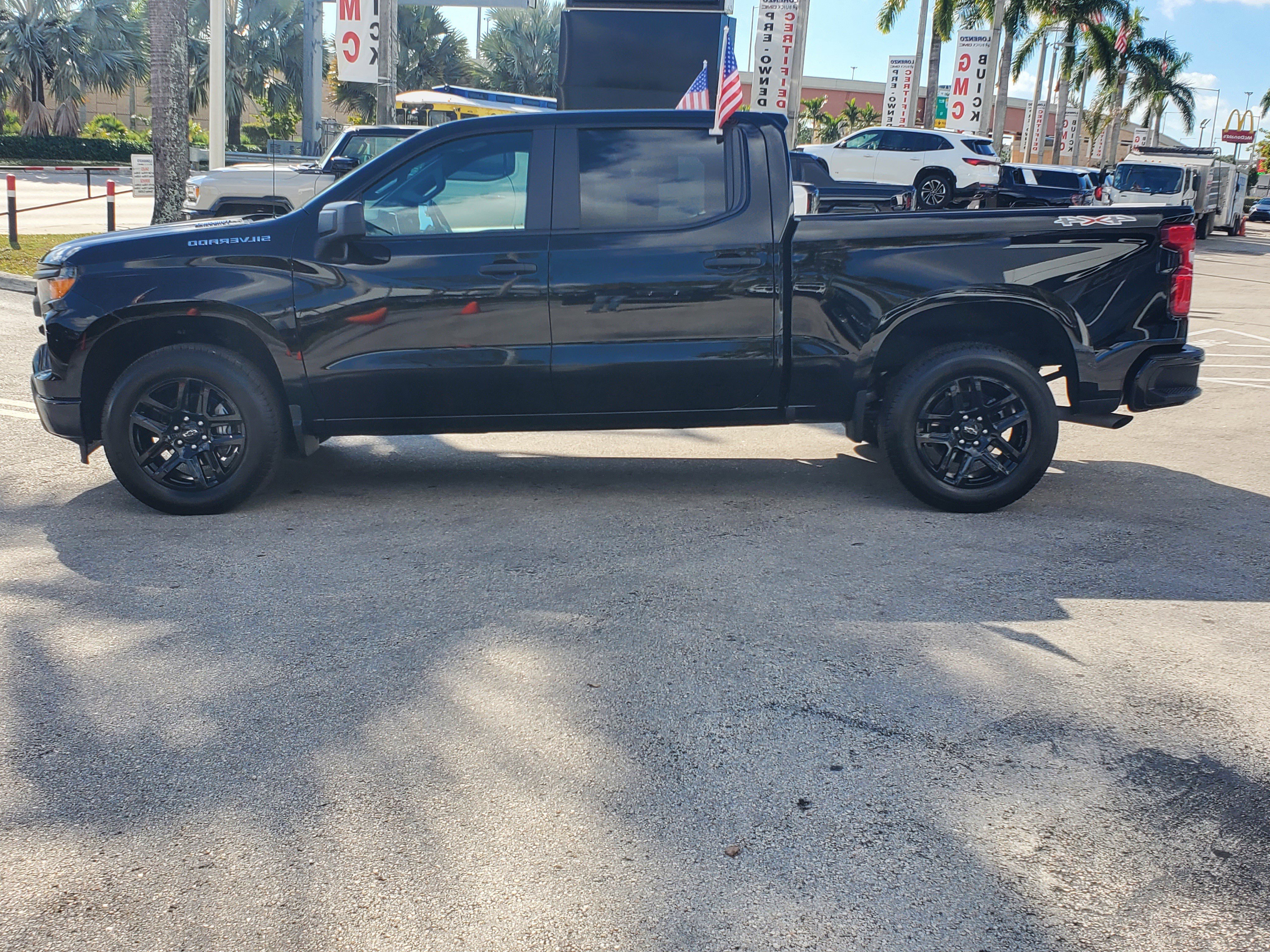 Used 2025 Chevrolet Silverado 1500 Custom image 7