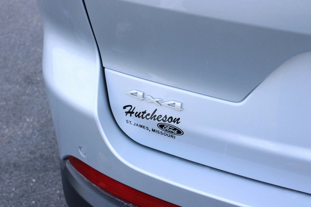 Used 2024 Jeep Grand Cherokee L Limited w/ Luxury Tech Group II image 8