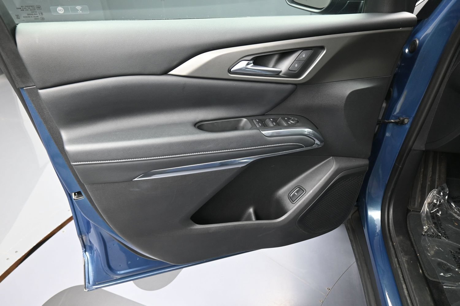 Used 2025 Chevrolet Traverse LT FWD image 12