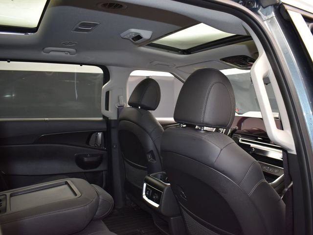 Certified 2025 Kia Carnival SX Prestige image 13
