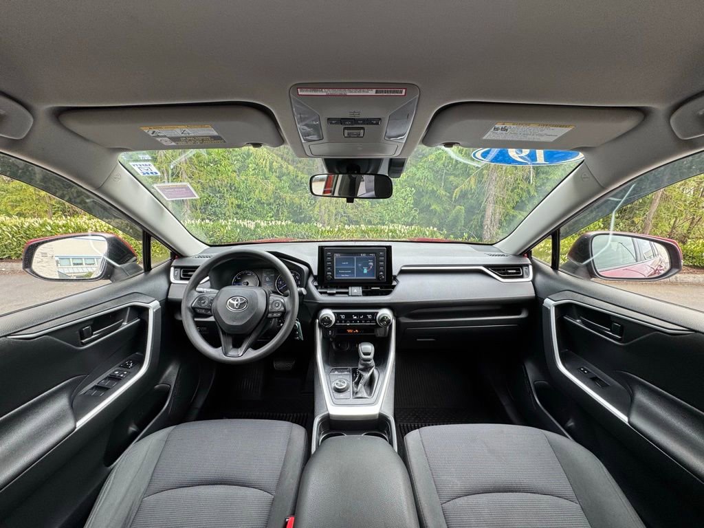 Used 2019 Toyota RAV4 LE AWD/4WD image 4