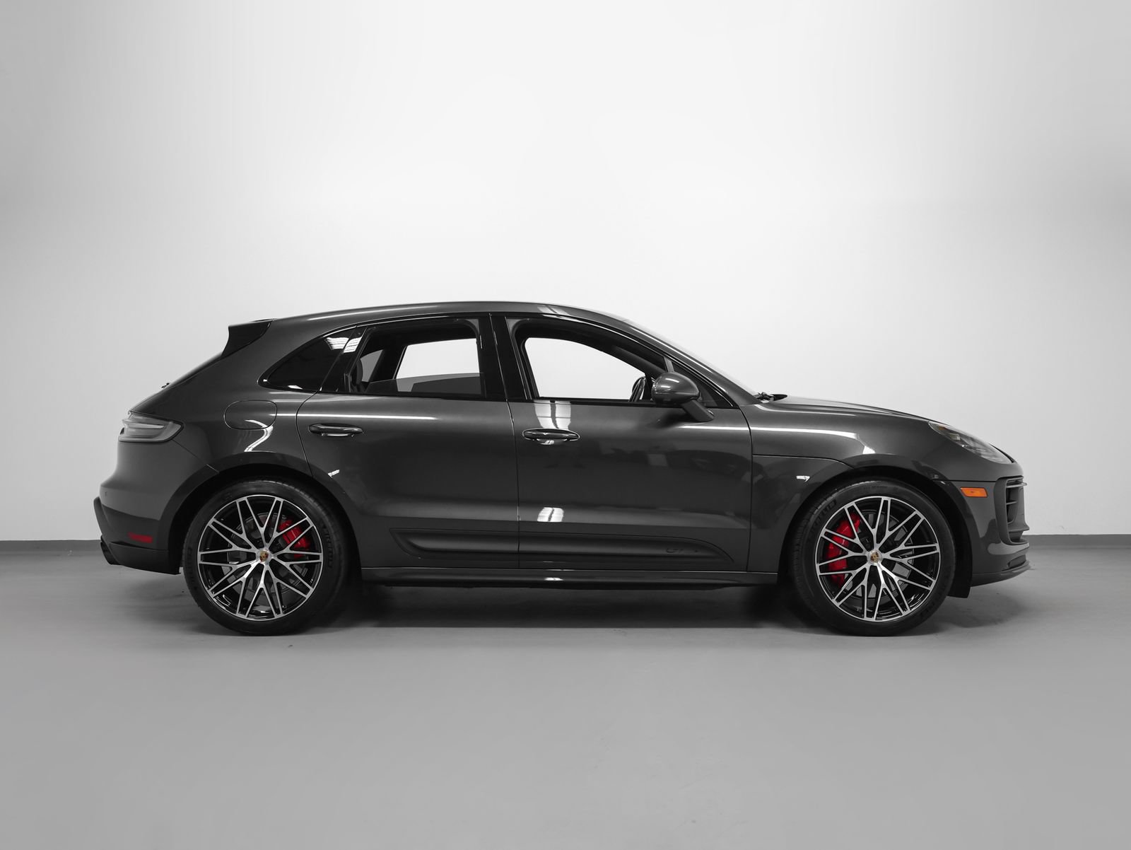 Certified 2024 Porsche Macan GTS w/ Premium Plus Package AWD/4WD image 13