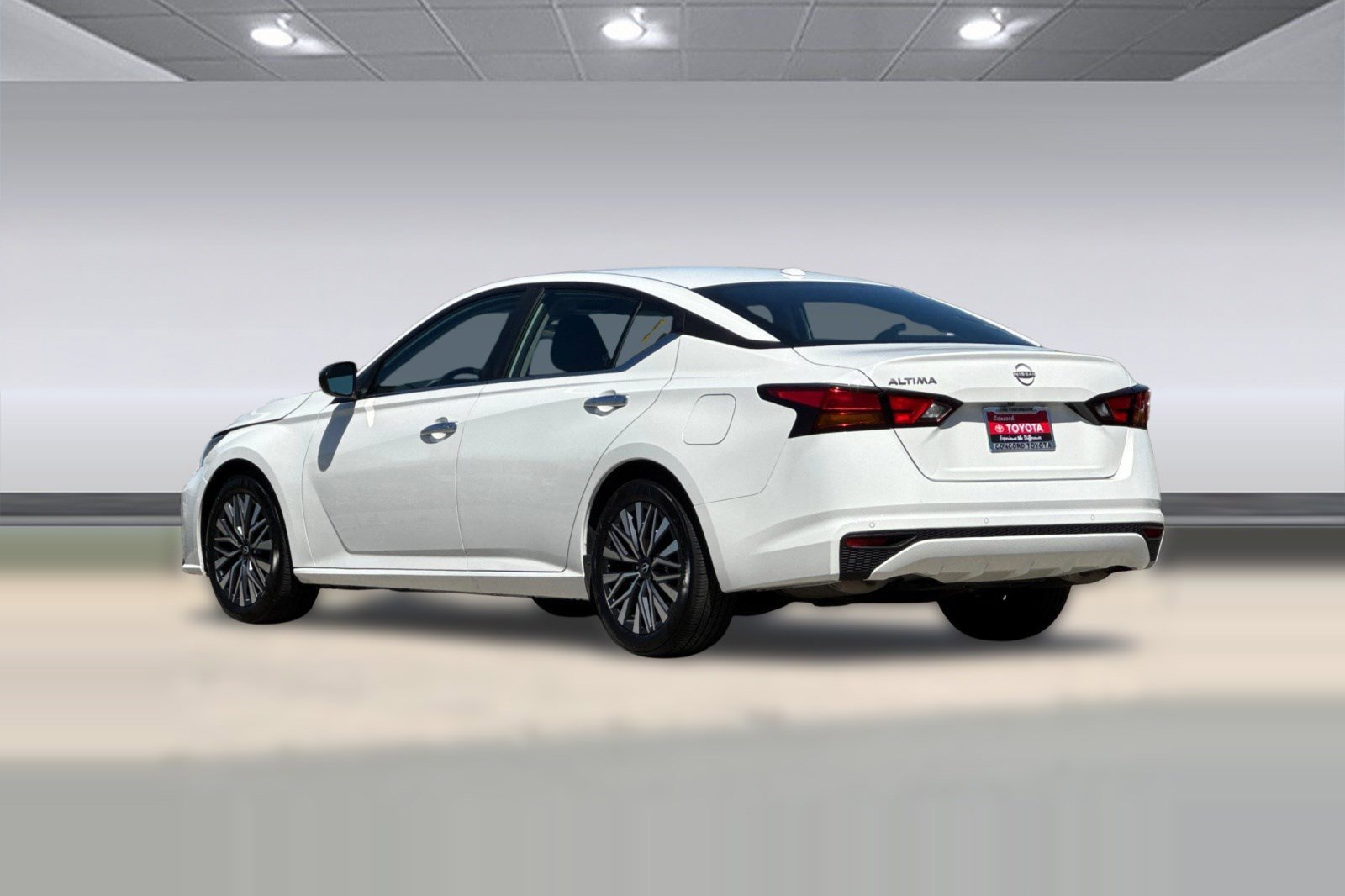 Used 2025 Nissan Altima 2.5 SV image 7