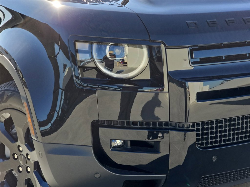New 2026 Land Rover Defender 110 S image 32