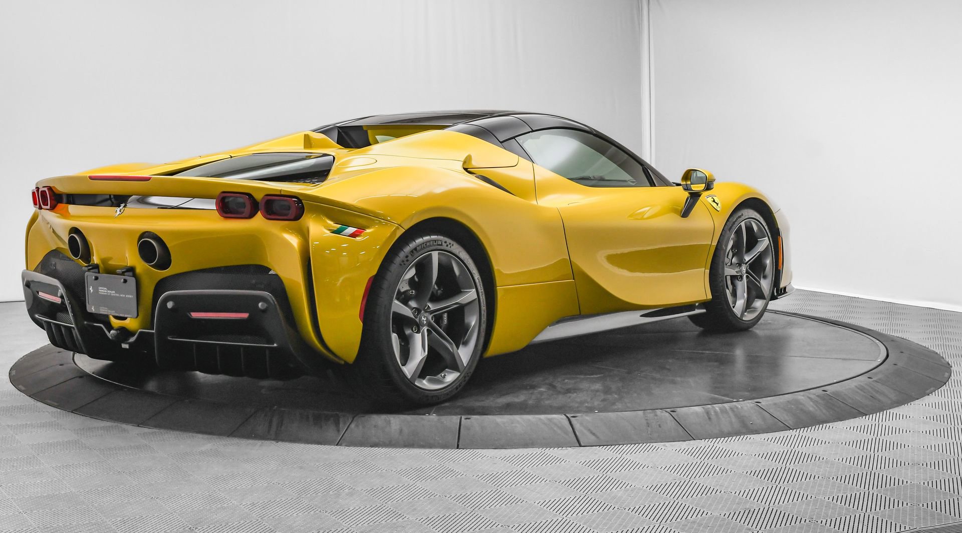 Used 2022 Ferrari SF90 Spider image 62