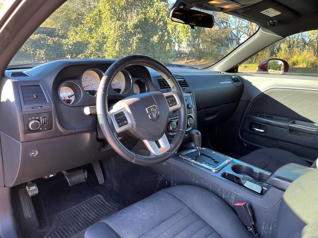 Used 2013 Dodge Challenger SXT image 8