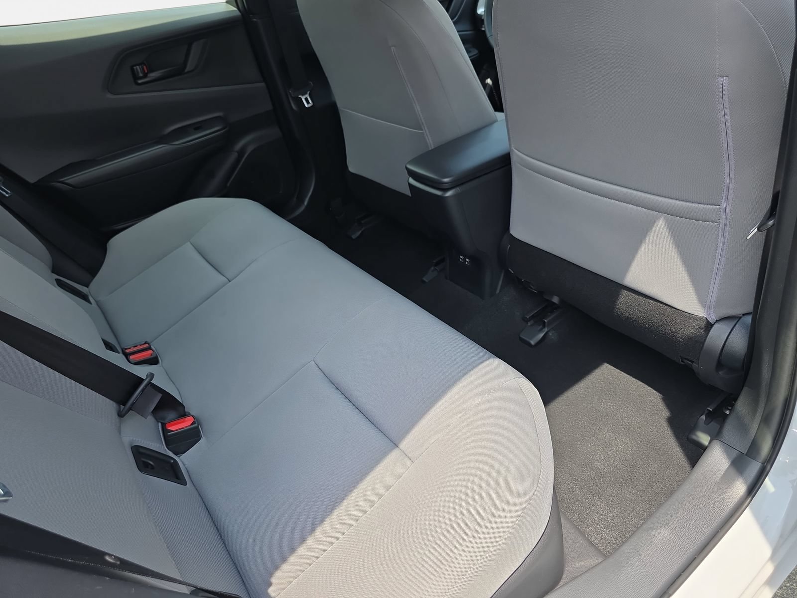 Used 2026 Toyota Prius LE FWD image 11