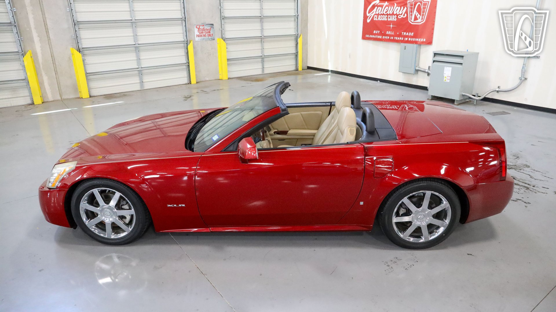 Used 2008 Cadillac XLR RWD image 32