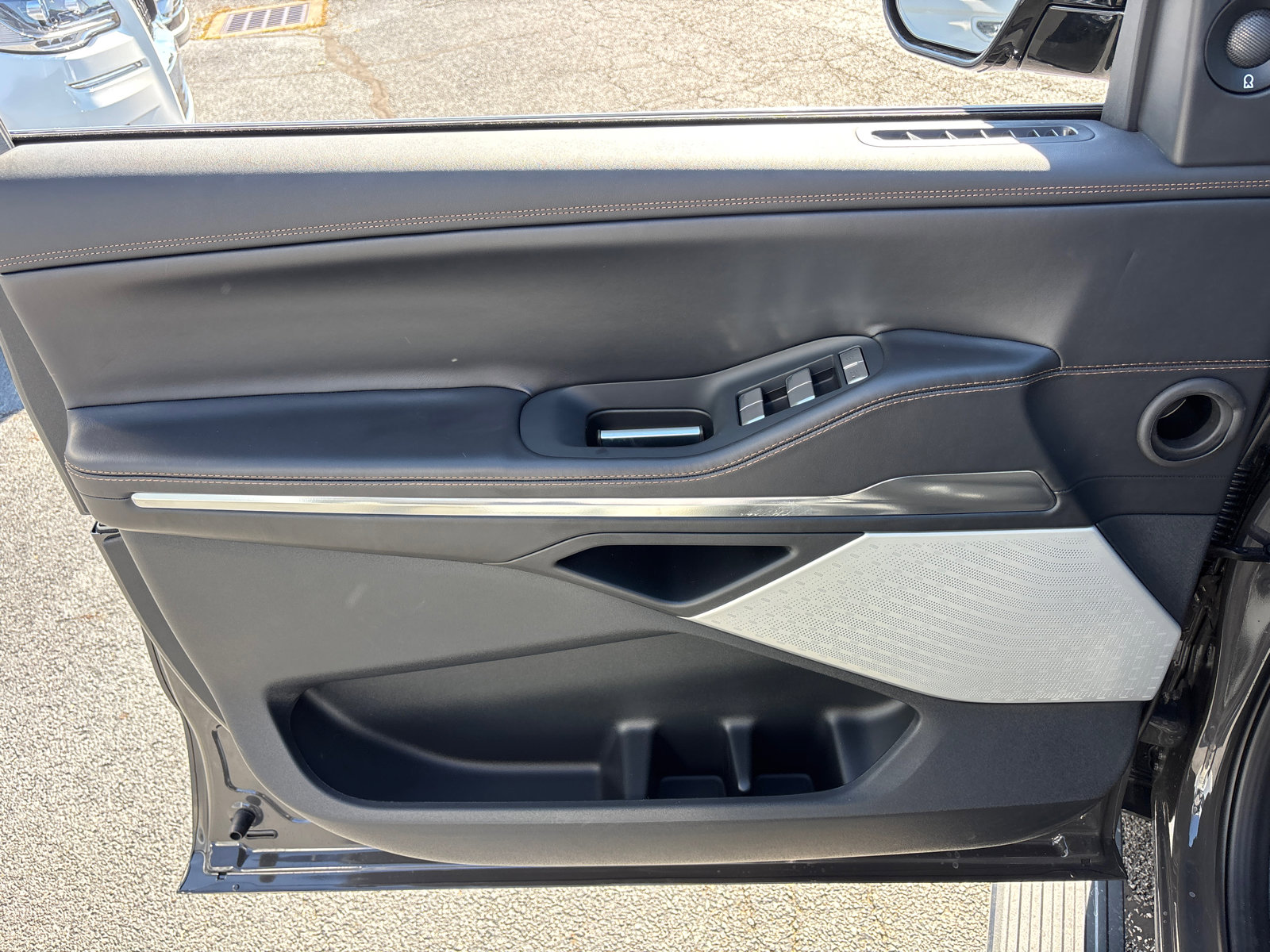 New 2025 Lincoln Navigator L Black Label image 11