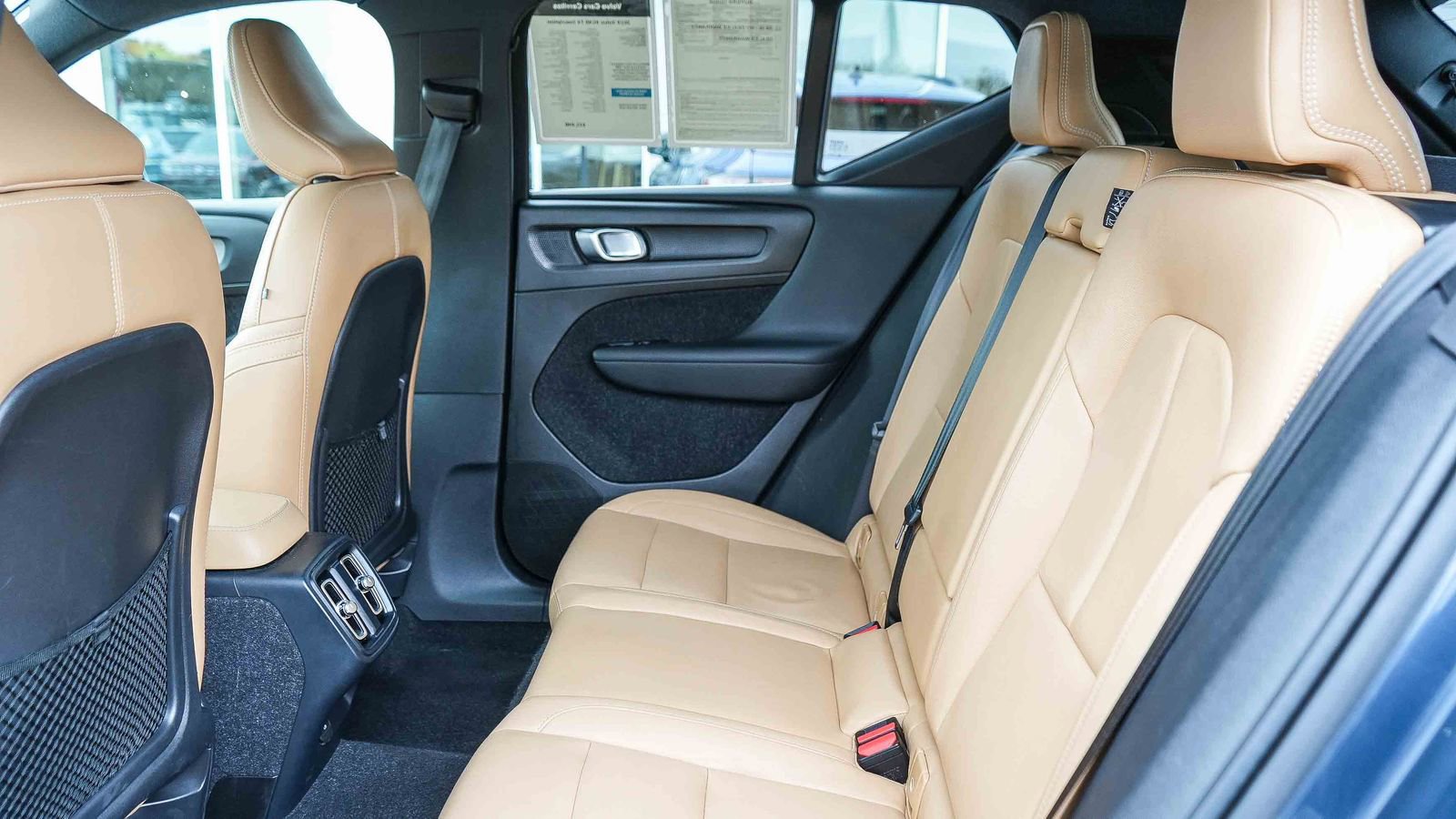 Used 2019 Volvo XC40 T4 Inscription image 18