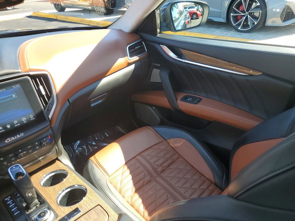 Used 2019 Maserati Ghibli S GranLusso image 18