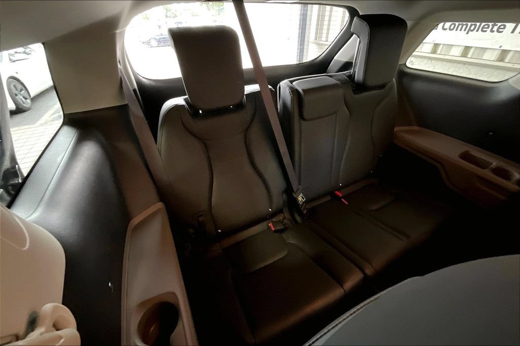 Used 2026 Kia Carnival FWD image 15