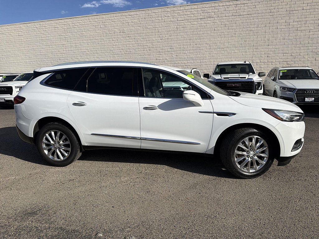 Used 2018 Buick Enclave Premium w/ LPO, Cargo Package FWD image 4