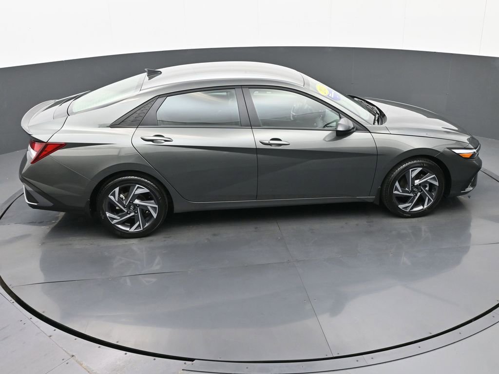 Certified 2025 Hyundai Elantra Sport image 37