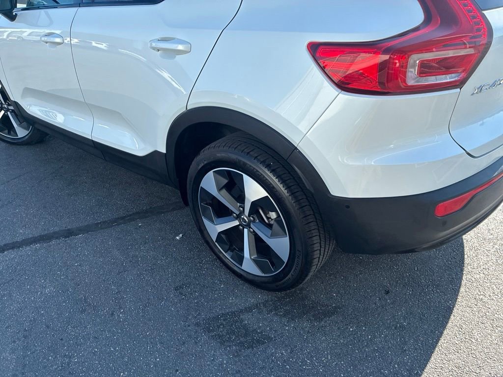 Used 2026 Volvo XC40 B5 Plus AWD/4WD image 6