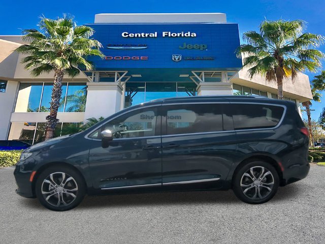 Certified 2025 Chrysler Pacifica Pinnacle w/ Trailer Tow Group FWD image 8