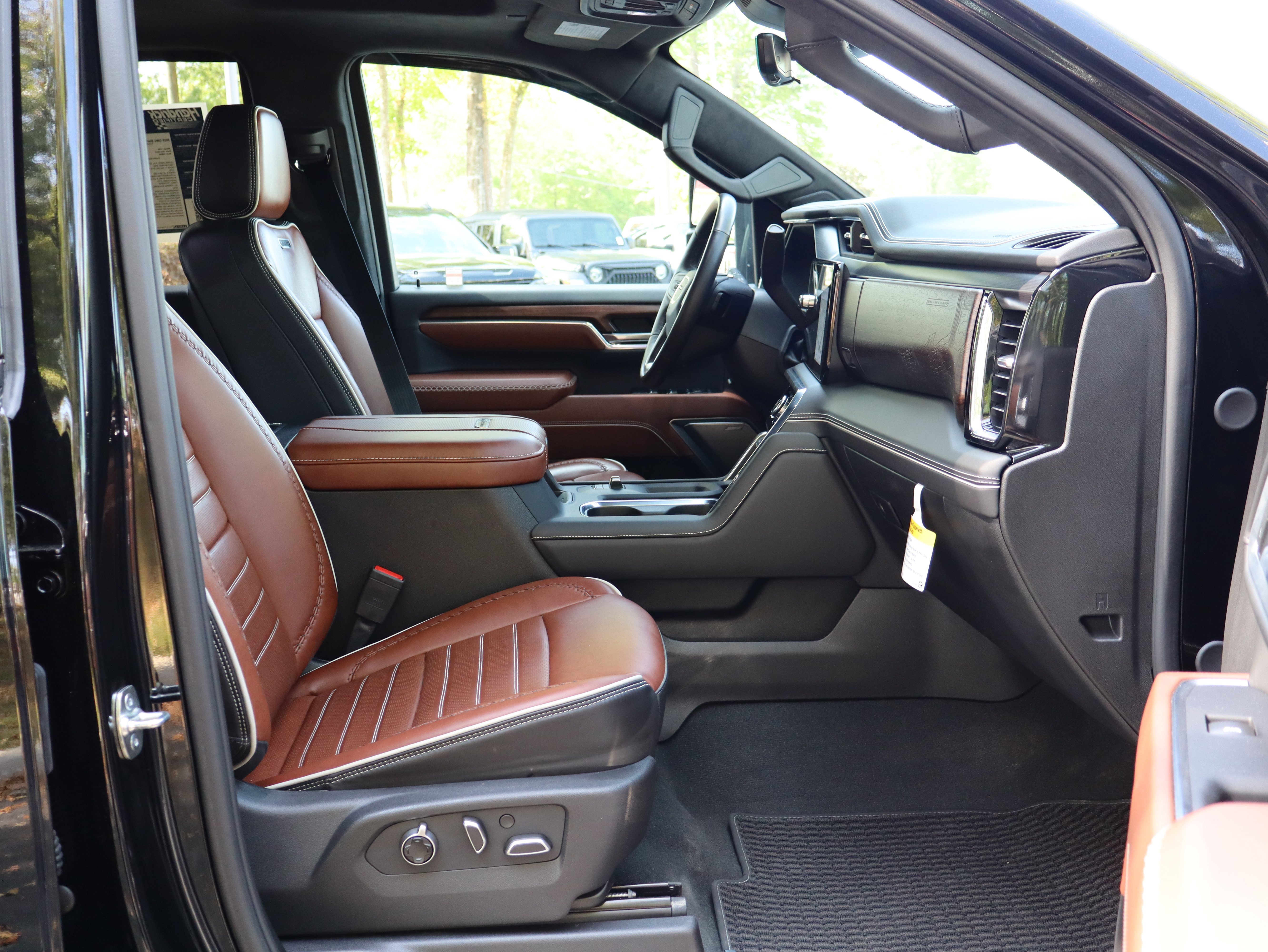 Used 2025 GMC Sierra 2500 Denali Ultimate image 29