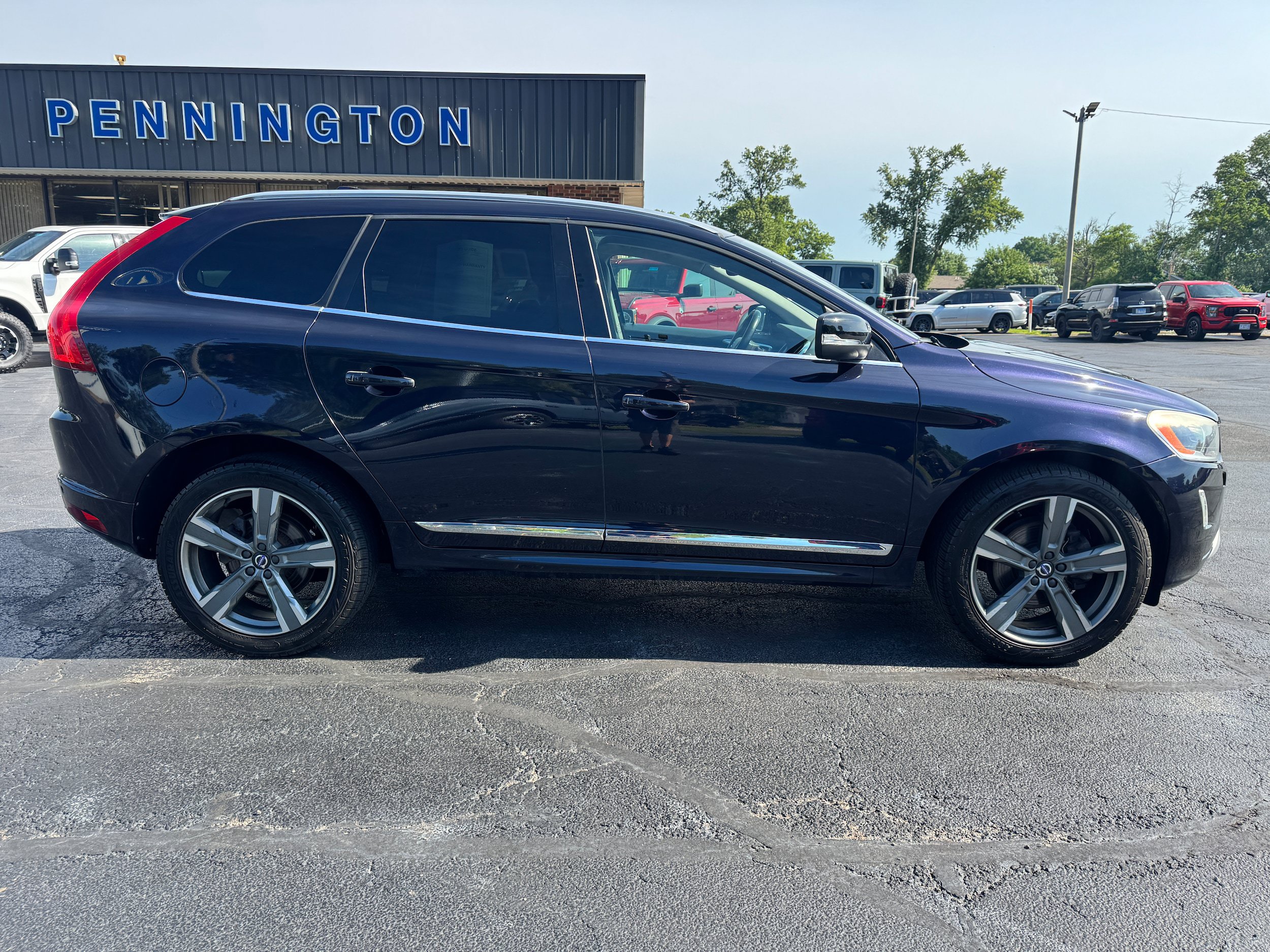 Used 2017 Volvo XC60 T6 Dynamic w/ Advanced Package AWD/4WD image 8