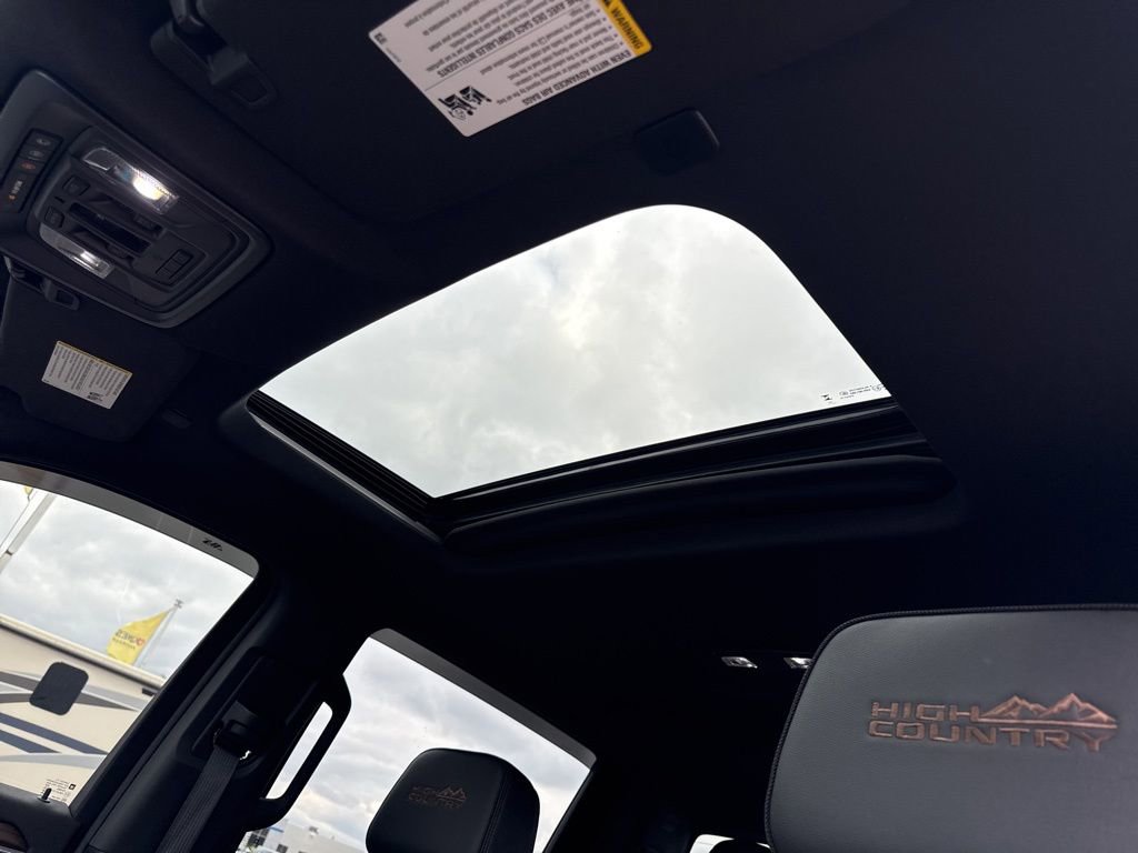 Used 2025 Chevrolet Silverado 1500 High Country image 12
